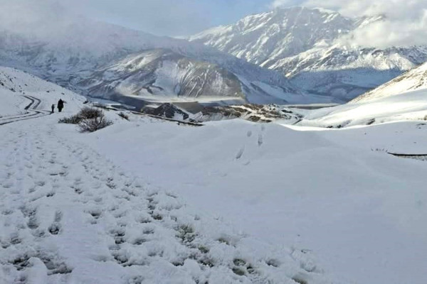 बाक्लो हिमपातले रोकियो पदयात्रा